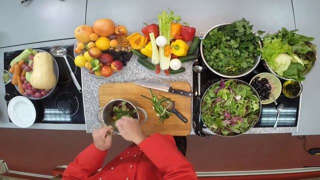 Необыкновенные рецепты Макса Шитова. Клубничный суп