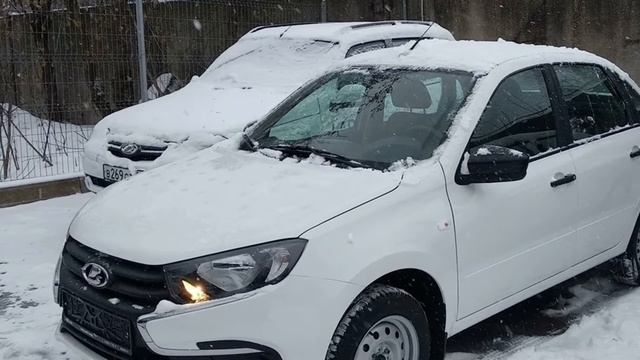 Лада Гранта 2021 — цена седана в комплектации Standart. Фото российской модели компании АвтоВАЗ. смотреть онлайн