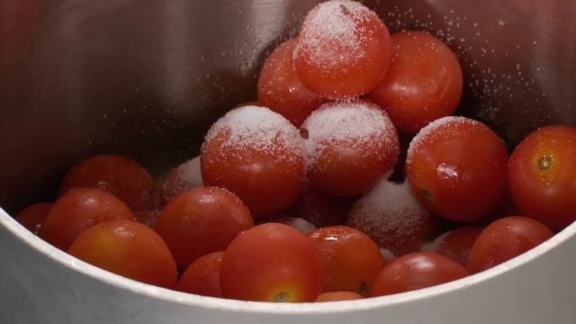 How to Make Pasta with Cherry Tomato Sauce and Fried Caper Crumbs смотреть онлайн