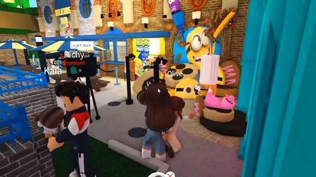 TAKING THE FAMILY TO UNIVERSAL STUDIOS IN BLOXBURG!! Roblox Family Roleplay смотреть онлайн
