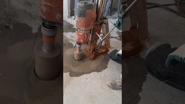 Алмазное бурение отверстий малого диаметра в бетонном перекрытии смотреть онлайн