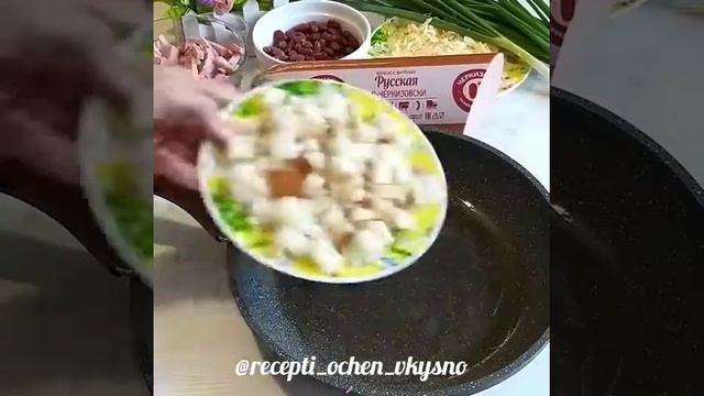 Салат с сухариками и яичными блинчиками смотреть онлайн