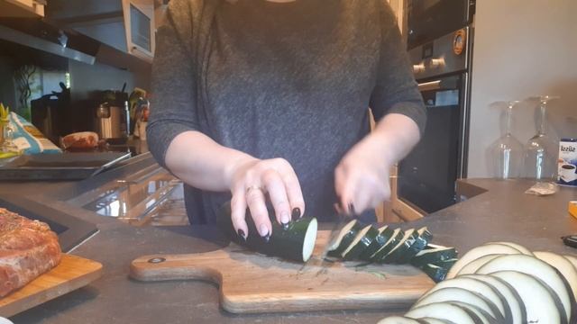 Нежная говядинка с овошами в мешке? смотреть онлайн