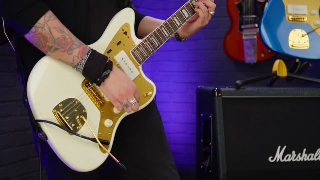 Squier 40th Anniversary Jazzmaster! Beautiful NEW Limited Gold Edition Guitars With Amazing Feature смотреть онлайн