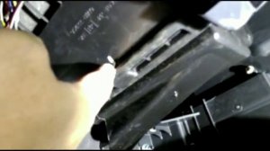 Замена салонного фильтра Suzuki Jimny JB43W