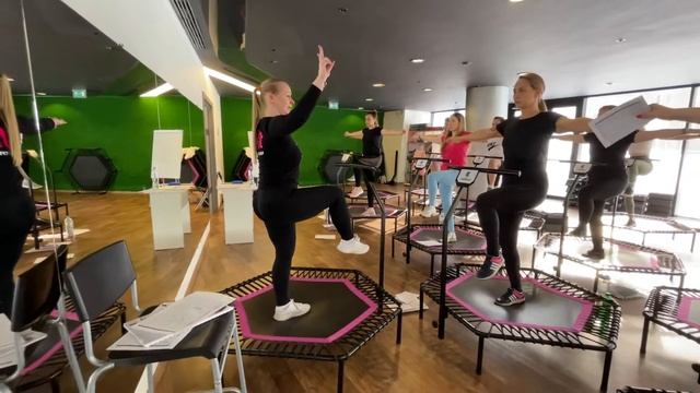 2 трек. Разминка. Jumping Fitness Фитнес на батутах Сургут Фитнес-клуб “Ufit”