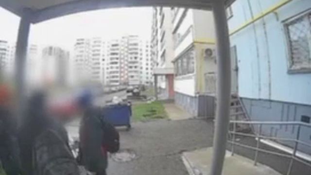 Школьник из Набережных Челнов, вооружившись ножом, требовал у мальчика деньги. смотреть онлайн