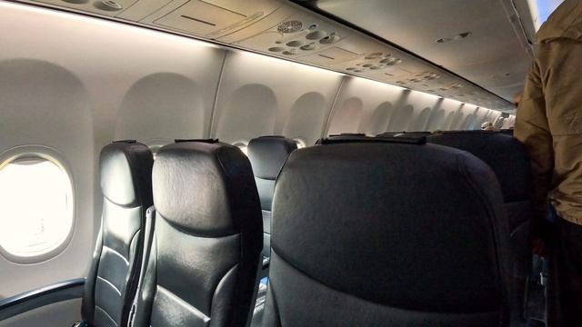 Вылет "Победой" из дождливого Шереметьева. Аэропорт, руление, взлёт. Утро, май, 2023. смотреть онлайн