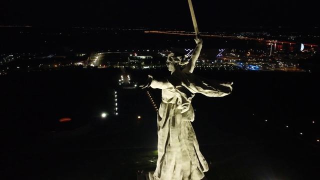 Волгоград | Родина-Мать зовёт! (ночью) | 4K Drone Video