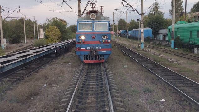 ст. Алмата 1 отправление грузового и проследование пассажирского Тальго. ТЭ33а, Вл80с, KZ4a