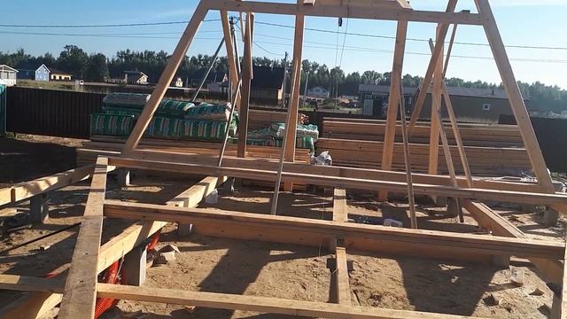 Большой дом шалаш( Афрейм) своими руками. Поднимаем ферму без техники. смотреть онлайн