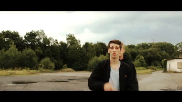 Cris feat. Ballantine - Résumé (Official Video) смотреть онлайн