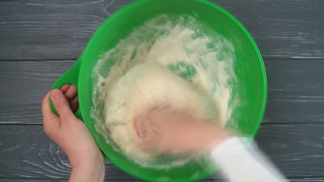 Мало кто знает ЭТОТ РЕЦЕПТ БУЛОЧЕК!!! С такой лепкой НАЧИНКА НЕ ВЫТЕКАЕТ! Начинка БОМБА! смотреть онлайн