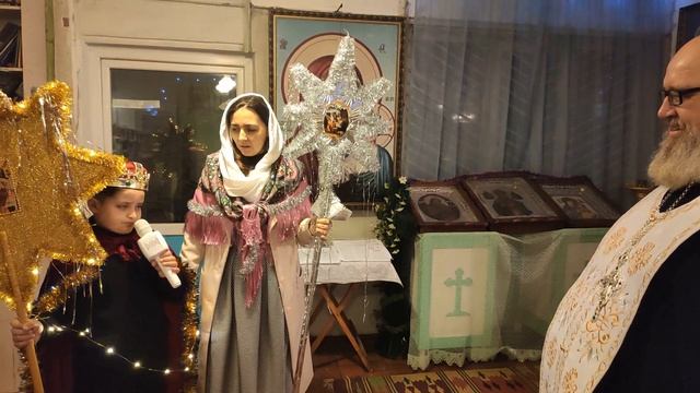Внук батюшки Кирилл, пока не патриарх, подрос и пришел рождествовать смотреть онлайн