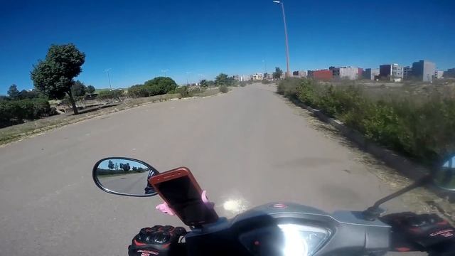 تجربة Docker S50 Vs Sanya R50 смотреть онлайн