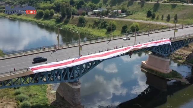 флаг на Старом мосту в Гродно смотреть онлайн
