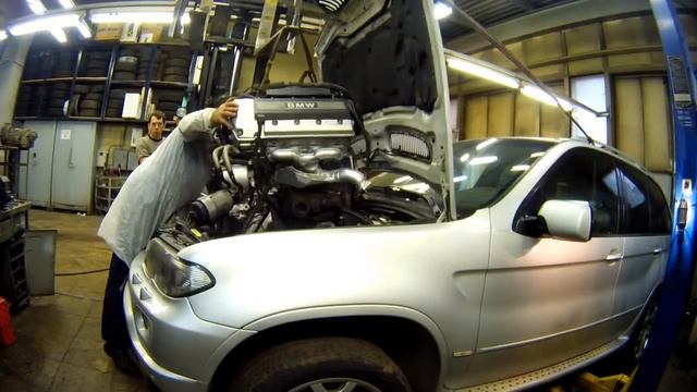 Установка двигателя BMW X5 M62b44  720p