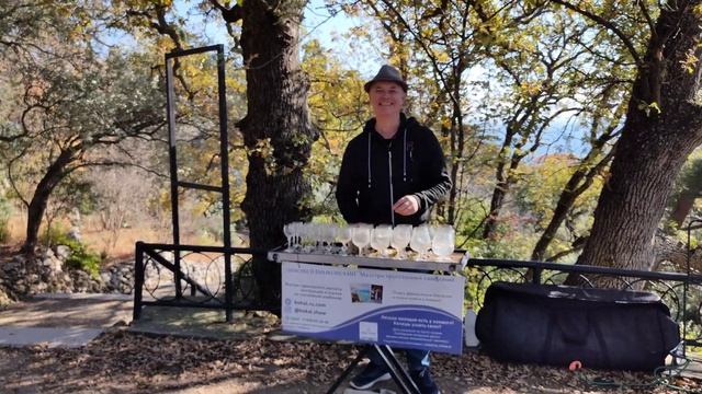 Тимофей Винковский. Игра на бокалах. Никитский ботанический сад. 02.11.2021 года. смотреть онлайн