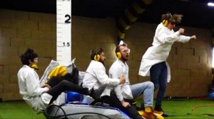 БЕСКОНЕЧНО НАДУВАЕМ ОГРОМНЫЙ ПАРК-БАТУТ!