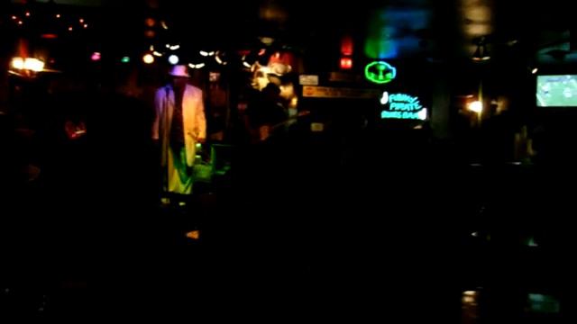 BAND AT THE FUNKY PIRATE BAR ON BURBON STREET IN NEW ORLEANS смотреть онлайн