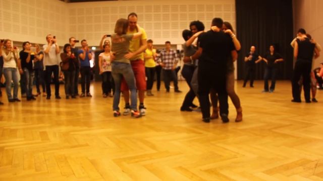 Frankfurt Salsakongress 2015: Gregorio Maquillon - Bachata Rueda (02) смотреть онлайн