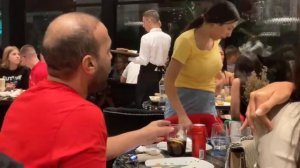 Валибаганд накрывает | Lahma и Клео | Официанты в тягах | #lahmadju #irl