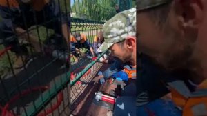 Шок! Мальчик застрял в заборе! МЧС МОЛОДЦЫ!