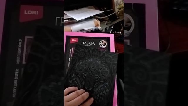 Гравюра золотистый лев и щенки овчарки обзор. смотреть онлайн