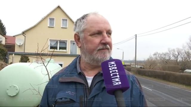 Возмущенный позицией Германии по «делу Скрипаля» немец поднял над своим домом российский флаг смотреть онлайн