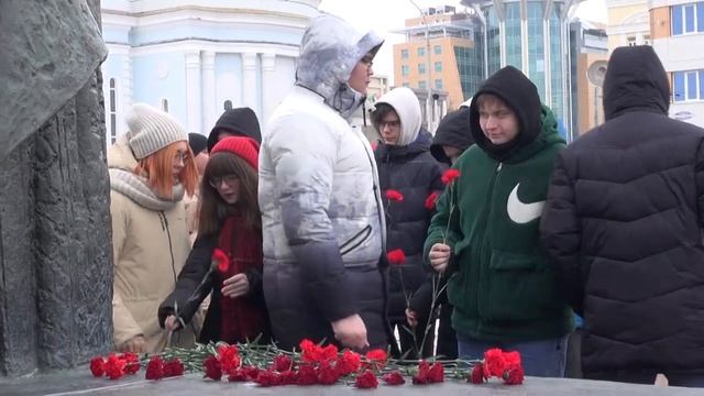 Возложение цветов в память о блокаде Ленинграда смотреть онлайн