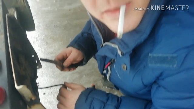 40' на Москву. Ремонт фары аксора. Замена стекла. смотреть онлайн