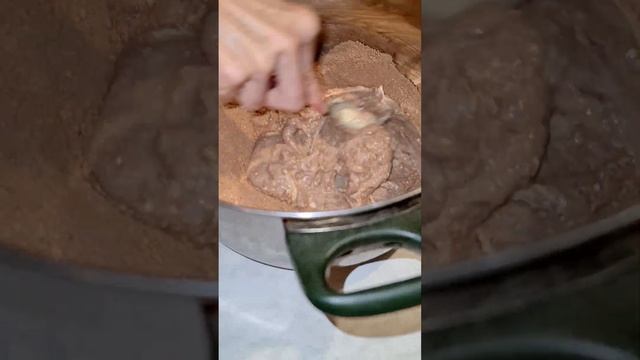 Как приготовить шоколадную колбасу, ту самую, из детства! #shorts смотреть онлайн