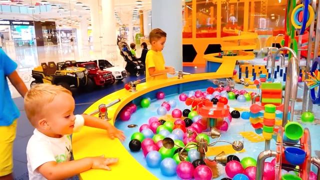 Vlad Y Niki Se Divierten En La Casa Inflable - Historias Divertidas Para Niños