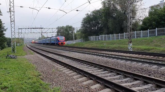 ЭП2Д-0086 РЭКС Москва-Серпухов и умывающаяся Ласточка ЭС2ГП-007 поезд N-742 Белгород-Москва смотреть онлайн