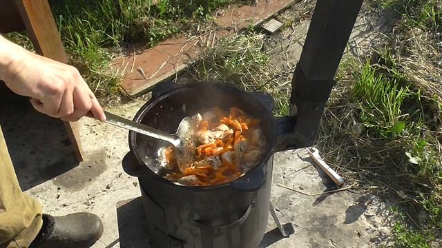 Плов из курицы в казане от канала Тропа Охотника! смотреть онлайн