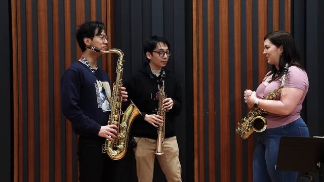 We Try Learning Saxophone in 1 Hour смотреть онлайн