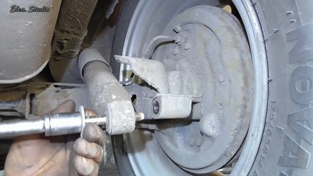 Замена заднего амортизатора Renault Kangoo смотреть онлайн