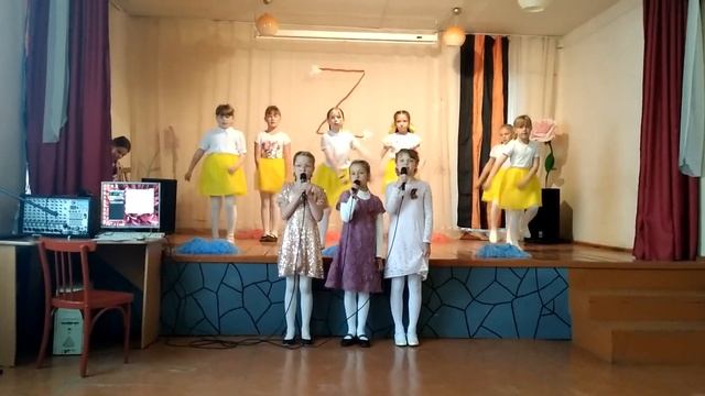 Младший танцевальный коллектив "Росинка". Танец "Солнечный круг" смотреть онлайн