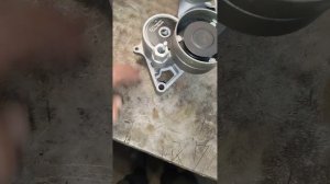 Замена натяжителя ремня правая сторона DAF XF 105