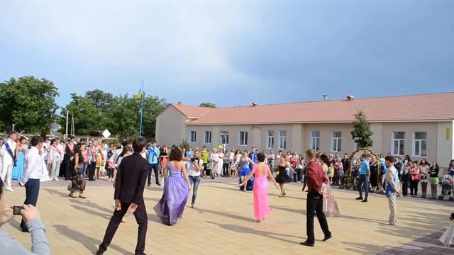 Танец выпускников в Александровской ООШ смотреть онлайн