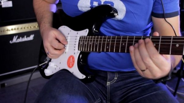 Single VS Humbucker - HSS VS SSS Fender Squier Bullet Stratocaster