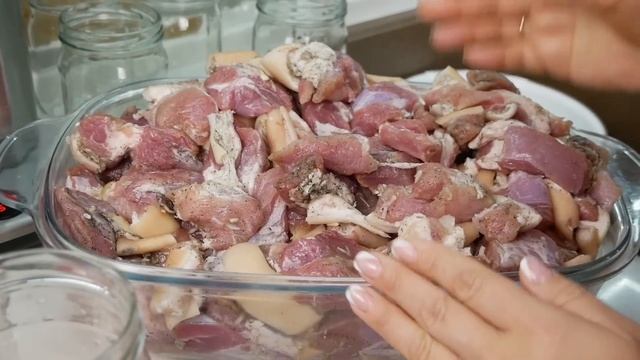 Самое НЕЖНОЕ МЯСО из рульки. Такую ТУШЁНКУ хоть на Новогодний стол, цыганка готовит. смотреть онлайн