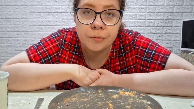 Мукбанг Омлет с макаронами, Фрикадельки, Салат из печени и маринованного лука