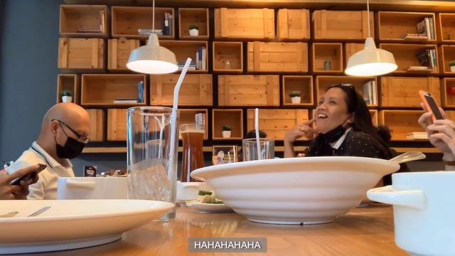 VLOGMAS 2021: Day 5 late - Sunday Fambam & Papabear's Pre-bday dinner | saytheaaa смотреть онлайн