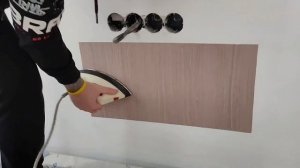 Как поклеить шпон на стену, а также как при помощи монтажной пены прилепить плиту ЛДСП на потолок.