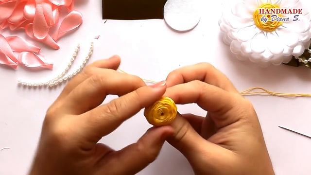Пышная ромашка. Канзаши .Мастер-класс. / Lush Daisy. Kanzashi. Master class. смотреть онлайн