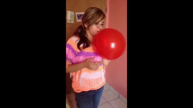 Fast-mo balloon blow out!!! смотреть онлайн