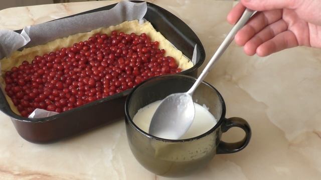 КОРОЛЕВСКИЙ ПИРОГ из КРАСНОЙ СМОРОДИНЫ с ПУДИНГОВОЙ ЗАЛИВКОЙ смотреть онлайн