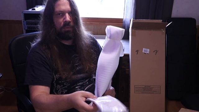 UNBOXING:SQUIER SONIC STRATOCASTER смотреть онлайн