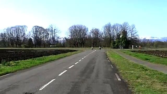 BMW 1200 GS Adventure / suzuki 1400 gsx 100 metres смотреть онлайн